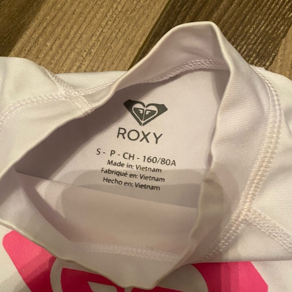 Like New, Roxy Rashguard - Picture 6 of 6